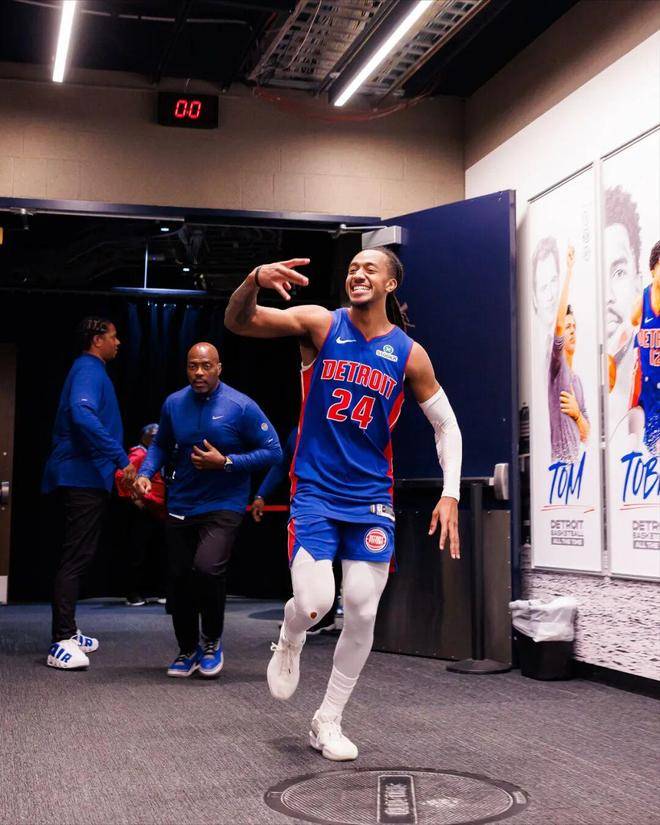 底特律活塞发布备战花絮，冲刺阶段队长鼓劲，意甲任务艰巨，更衣室氛围转暖(底特律变人暴力抗争全员存活)