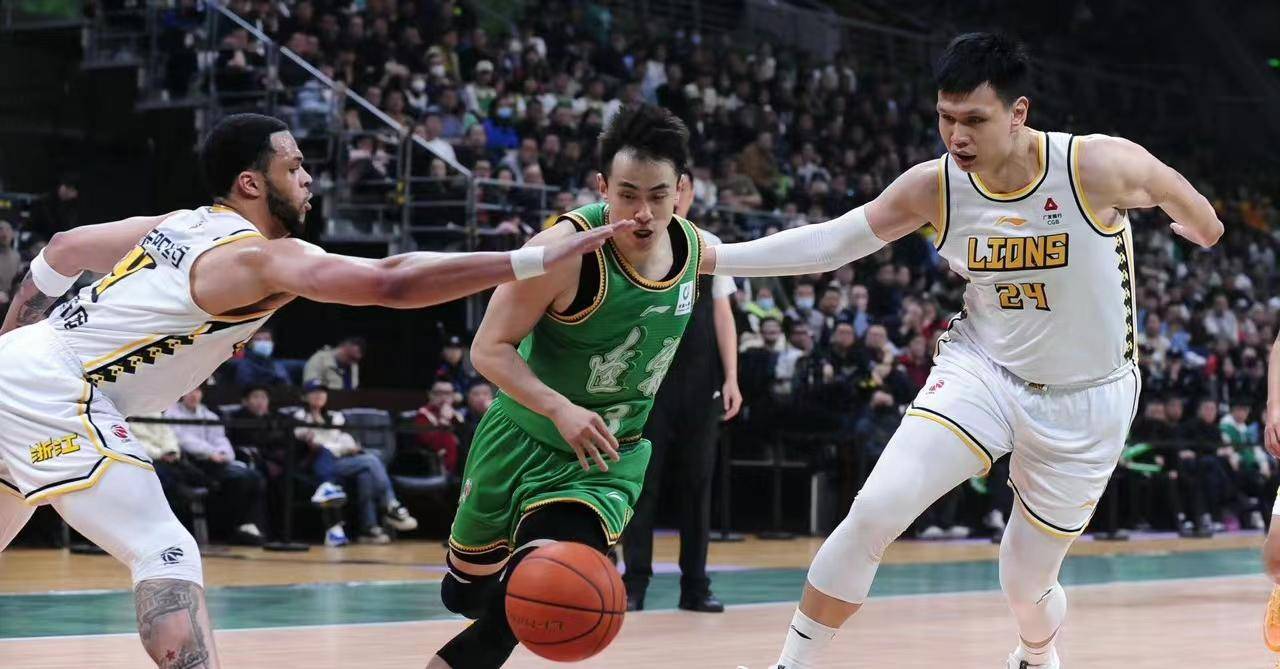 深圳男篮发布备战花絮，赛前再遭质疑，NBA季后赛任务艰巨，轮换策略成焦点的简单介绍