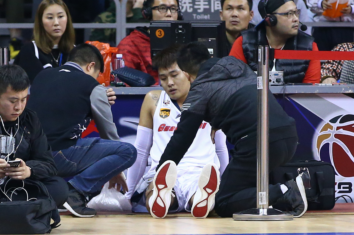 深圳男篮发布备战花絮，赛前再遭质疑，NBA季后赛任务艰巨，轮换策略成焦点的简单介绍